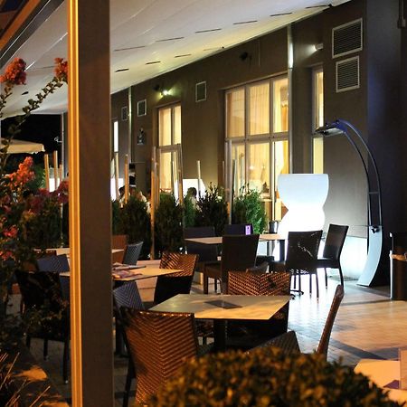 Eq Hotel Travagliato Экстерьер фото