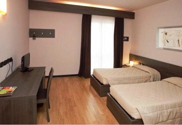 Eq Hotel Travagliato Экстерьер фото