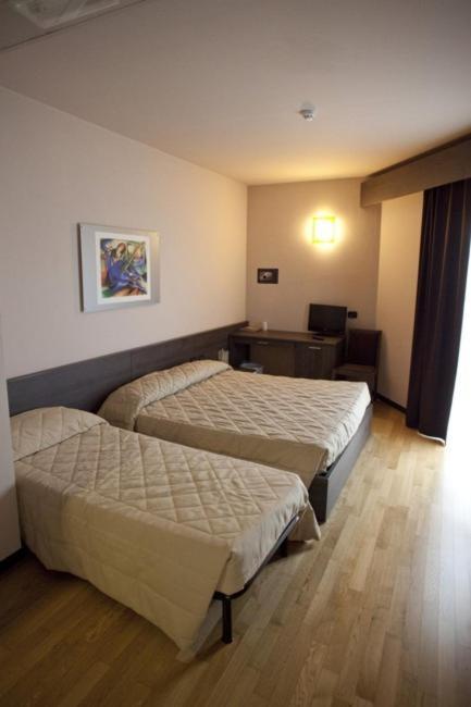 Eq Hotel Travagliato Номер фото