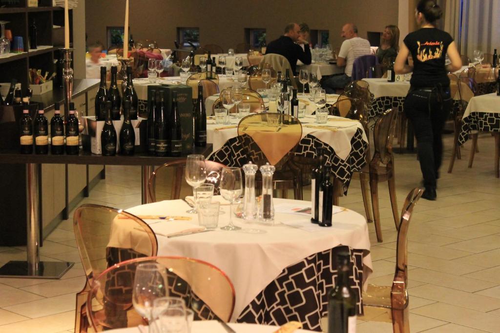 Eq Hotel Travagliato Экстерьер фото